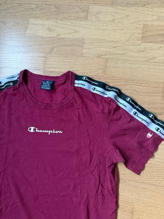 Camiseta Champion Morada con Logo