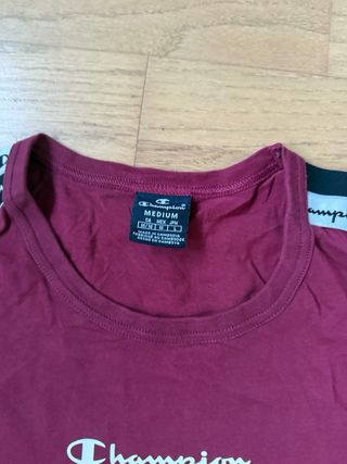 Camiseta Champion Morada con Logo