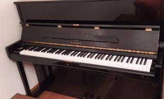 Piano Samick