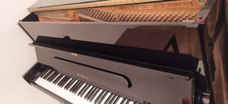 Piano Samick