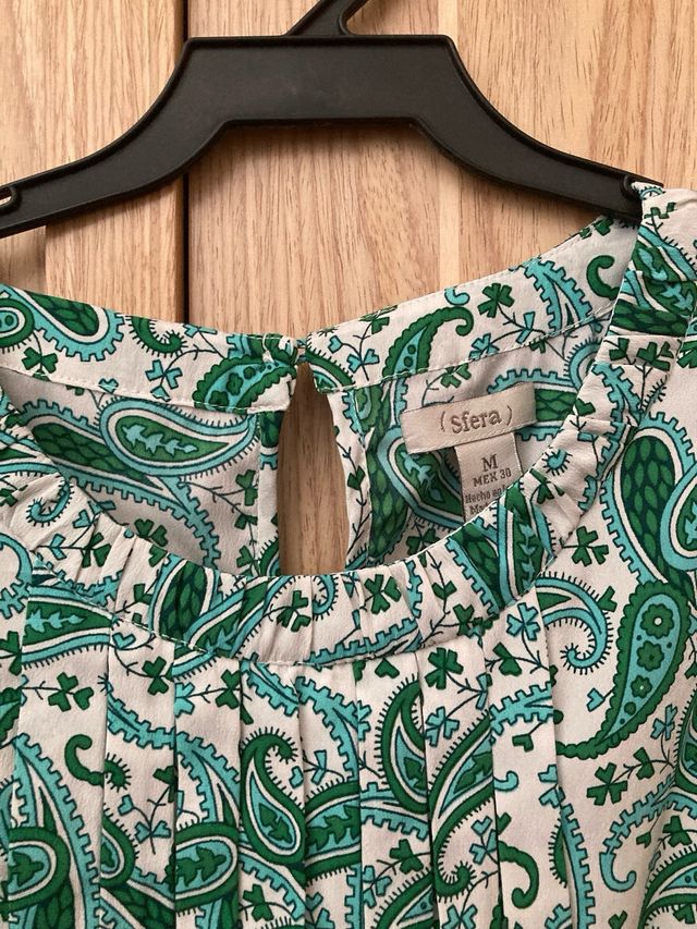 Camiseta Sfera verde y blanca paisley M