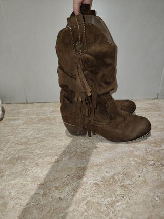Botas marrones con flecos talla 37
