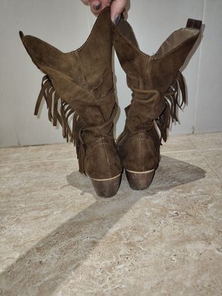 Botas marrones con flecos talla 37