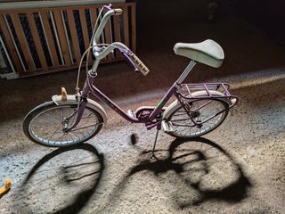 Bicicleta morada vintage