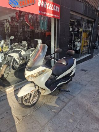 Suzuki Burgman 200 Scooter
