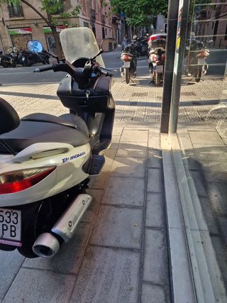 Suzuki Burgman 200 Scooter