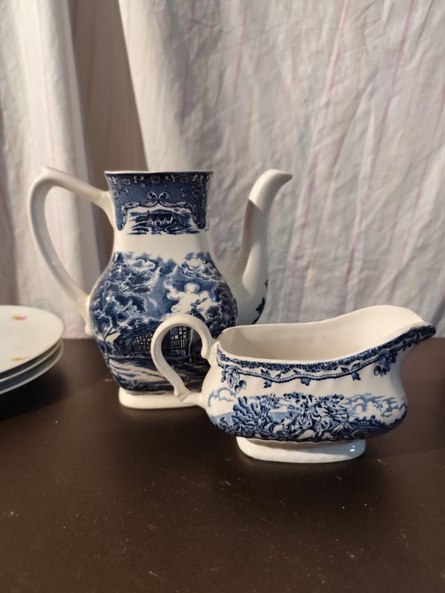 Jarras de porcelana azul y blanco