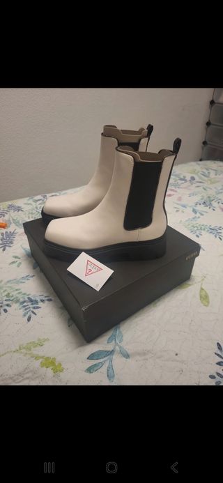Botines Guess Blancos y Negros