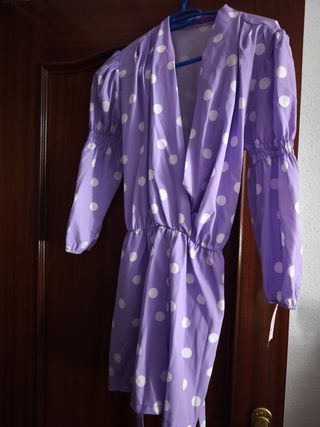 Mono corto lunares morado y blanco