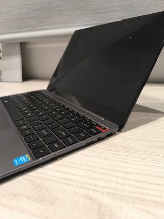 Portátil AeroBook Ligero y Elegante