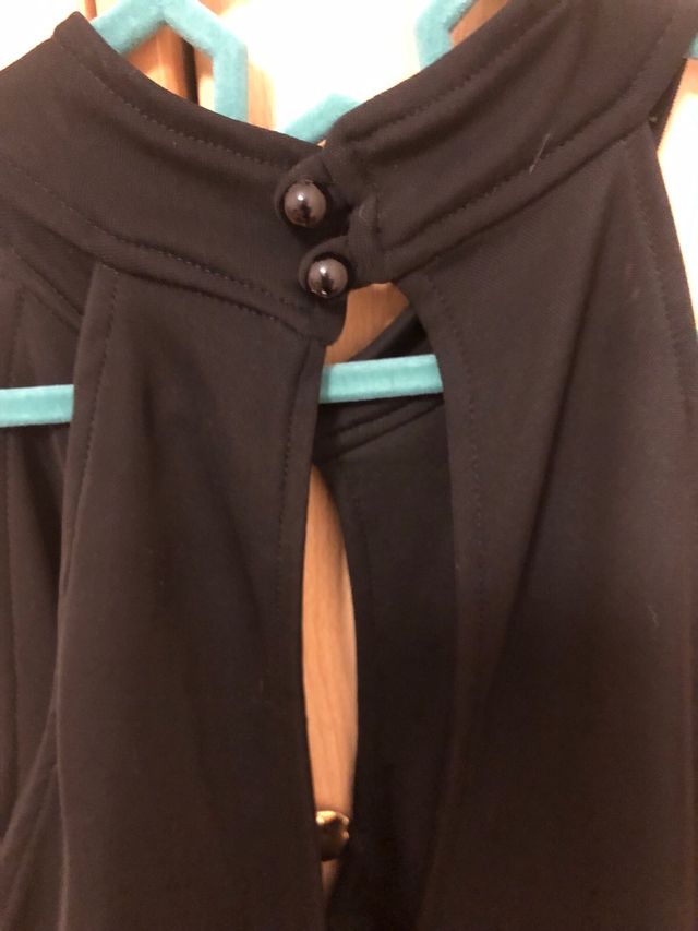 Top negro con lágrima y nácar