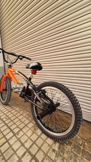 Bicicleta BMX Freestyle Naranja