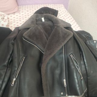 Chaqueta efecto piel forrada