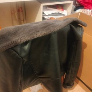 Chaqueta efecto piel forrada