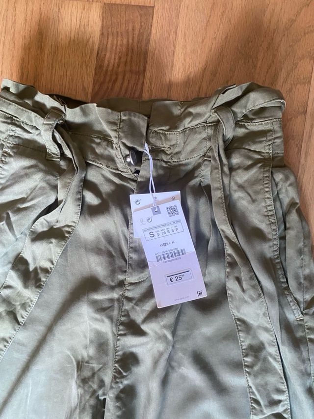 Pantalones anchos Zara verde oliva