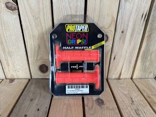 MANGUITOS PROTAPER NEON GRIPS RED