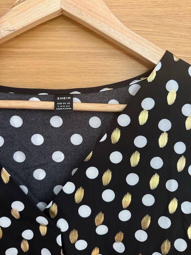 Blusa Shein lunares dorados y blancos