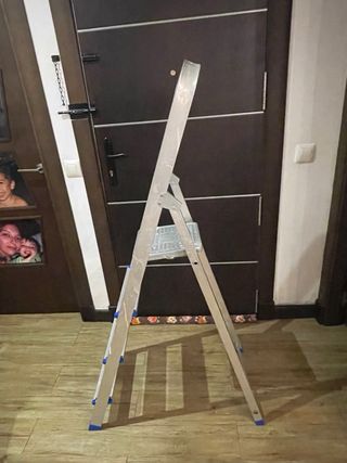 Escalera aluminio 4 peldaños