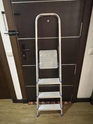 Escalera aluminio 4 peldaños