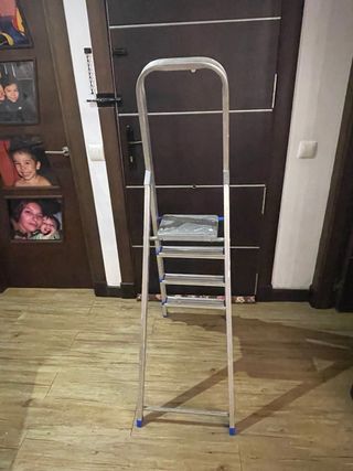 Escalera aluminio 4 peldaños