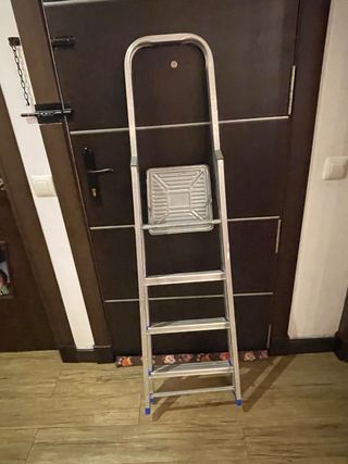 Escalera aluminio 4 peldaños