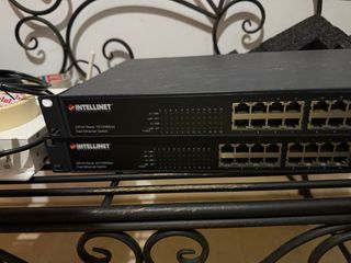 Intellinet Switch 24 Puertos Fast Ethernet (x2)
