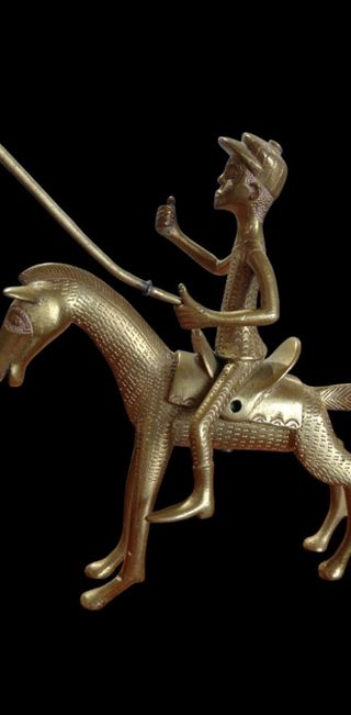 Escultura tribal de jinete en bronce – arte Dhokra