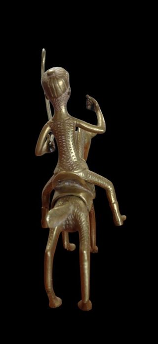 Escultura tribal de jinete en bronce – arte Dhokra