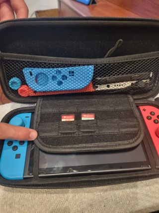 Nintendo Switch Azul y Rojo + Accesorios