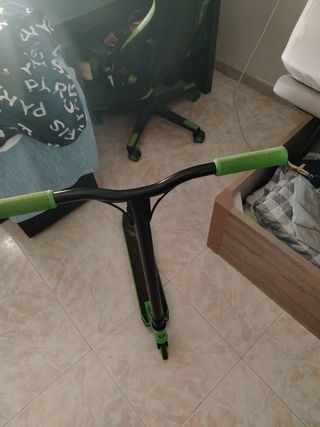 Patineta Patin Scooter Negro y Verde