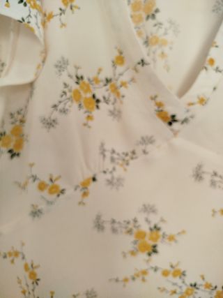 Blusa Oysho floral beige y amarilla