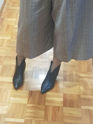 Botin marca Alba Moda. Talla 37 piel