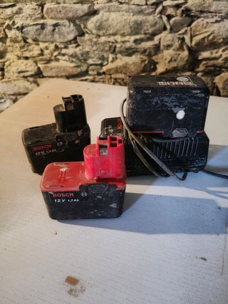 Cargador y 3 Baterías Bosch