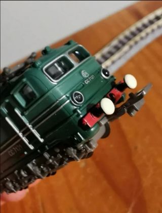 Locomotora escala N SNCF maqueta tren exposición