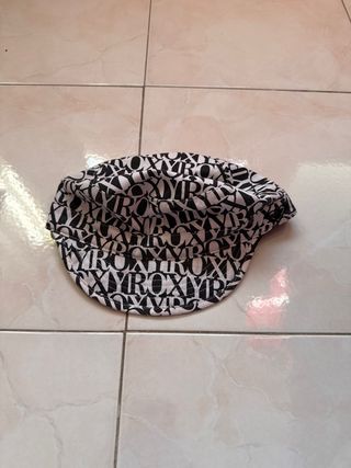 Gorra Roxy Negra y Blanca nueva