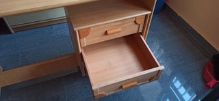 Mesa de Escritorio en madera clara con cajones