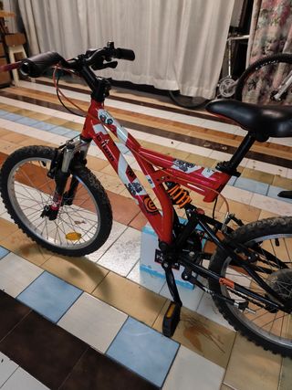 Bicicleta infantil roja
