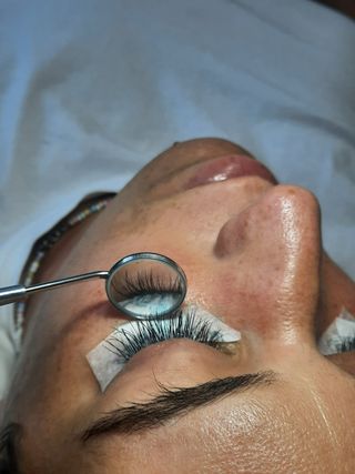 uñas,cejas y pestañas 