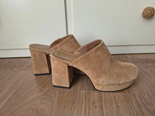 Zapatos tacón ante camel