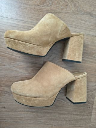 Zapatos tacón ante camel
