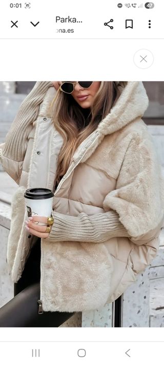 Parka Beige con Capucha y Pelo Sintético