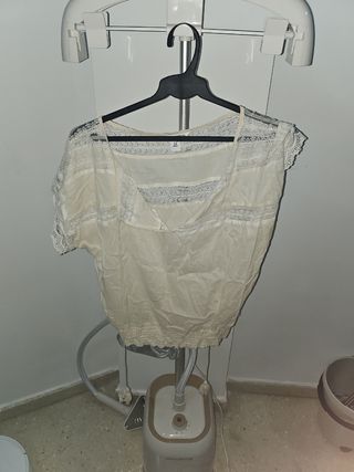 Blusa beige con encaje talla M