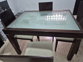 Mesa de comedor con 6 sillas se abre y mide 2 mt