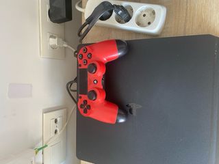 PS4 1TB +mas mando original y cascos gaming