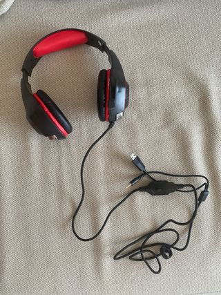 PS4 1TB +mas mando original y cascos gaming