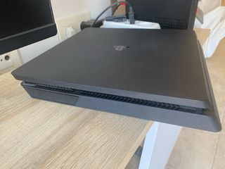 PS4 1TB +mas mando original y cascos gaming