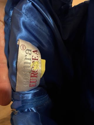 Vestido de fiesta azul con pedrería