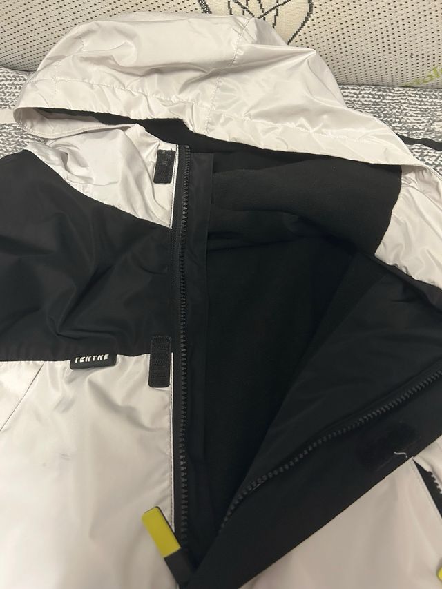 Chaqueta Cortavientos Negra y Blanca