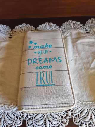 Carteira com estampa Make Your Dreams Come True