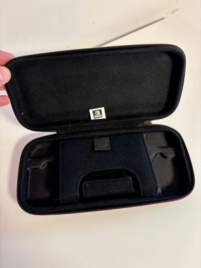 Funda Oficial Rígida Nintendo Switch NUEVA